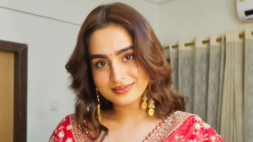 आयशा खान धुरंधर मूवी अभिनेत्री